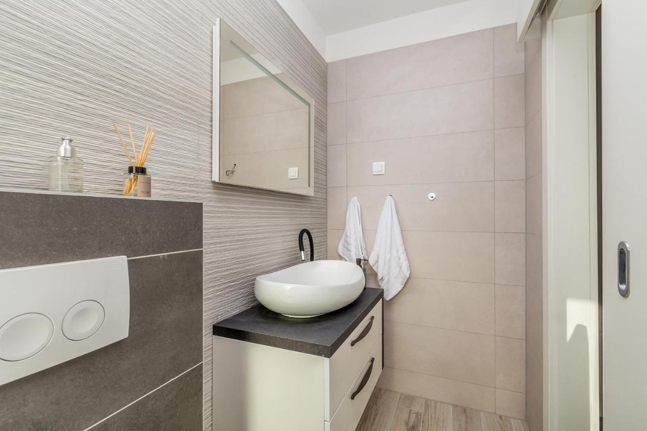 Apartments Solis Lacus Penthouse Njivice Exterior foto
