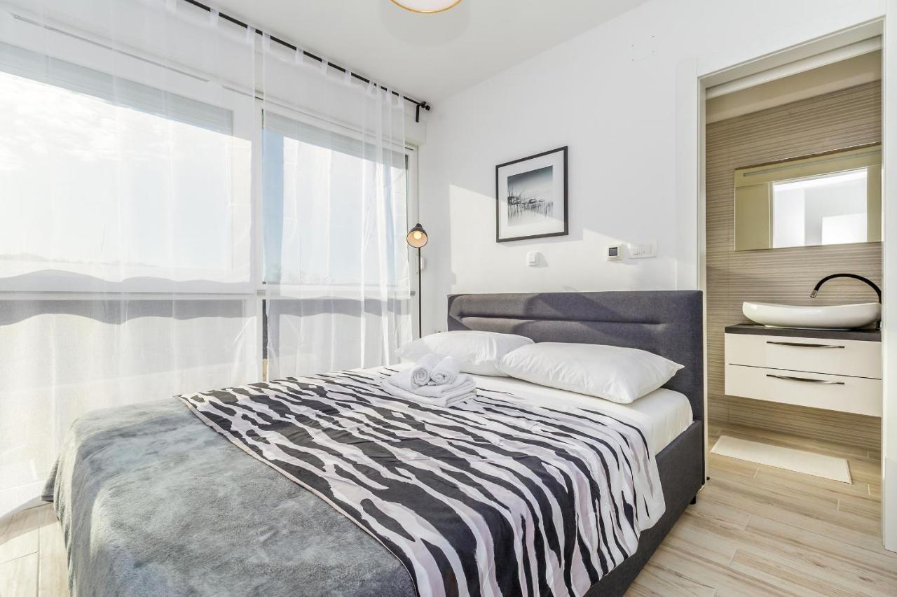 Apartments Solis Lacus Penthouse Njivice Exterior foto