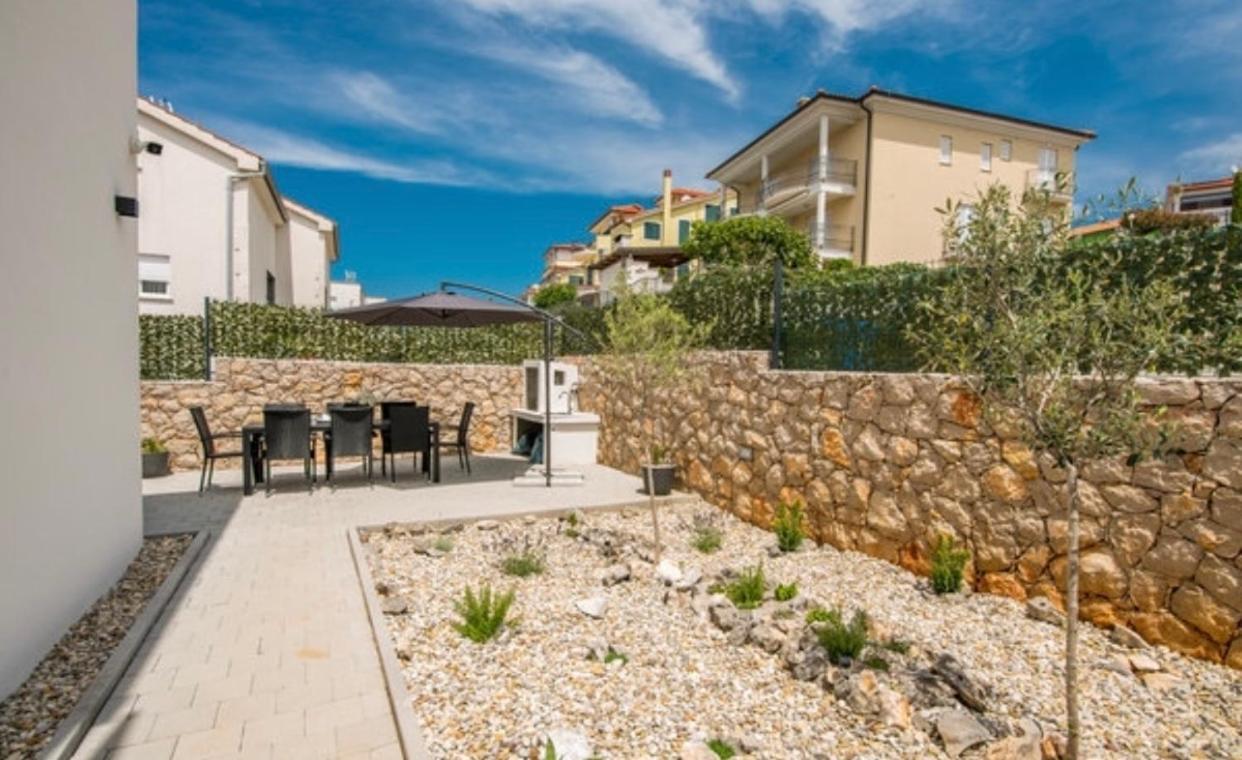 Apartments Solis Lacus Penthouse Njivice Exterior foto